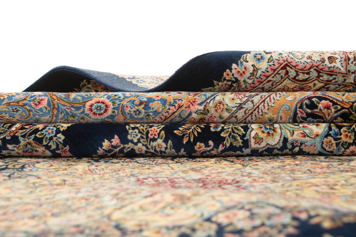 Rechteck Teppich Ghom Design in Dunkelblau von Hadorn™ - Lifestyle Image