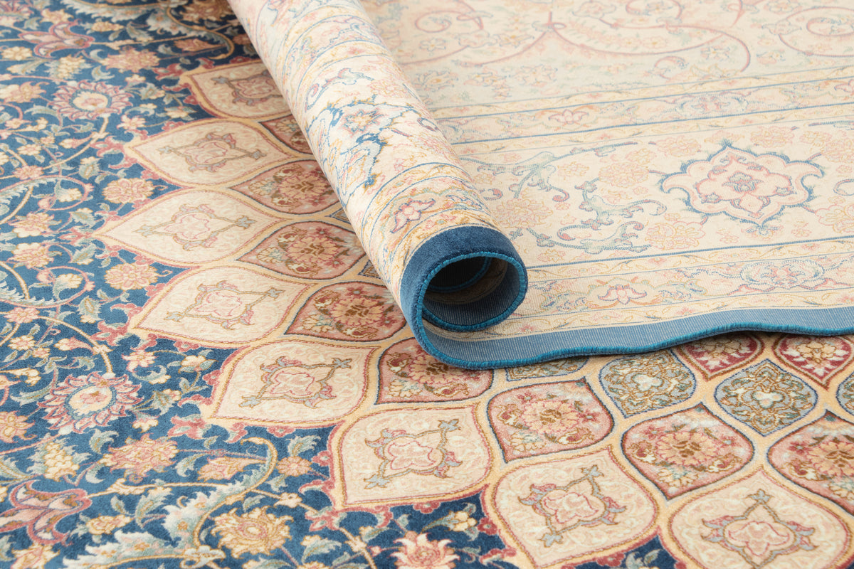 Rechteck Teppich Ghom Design in Blau von Hadorn™ - Lifestyle Image
