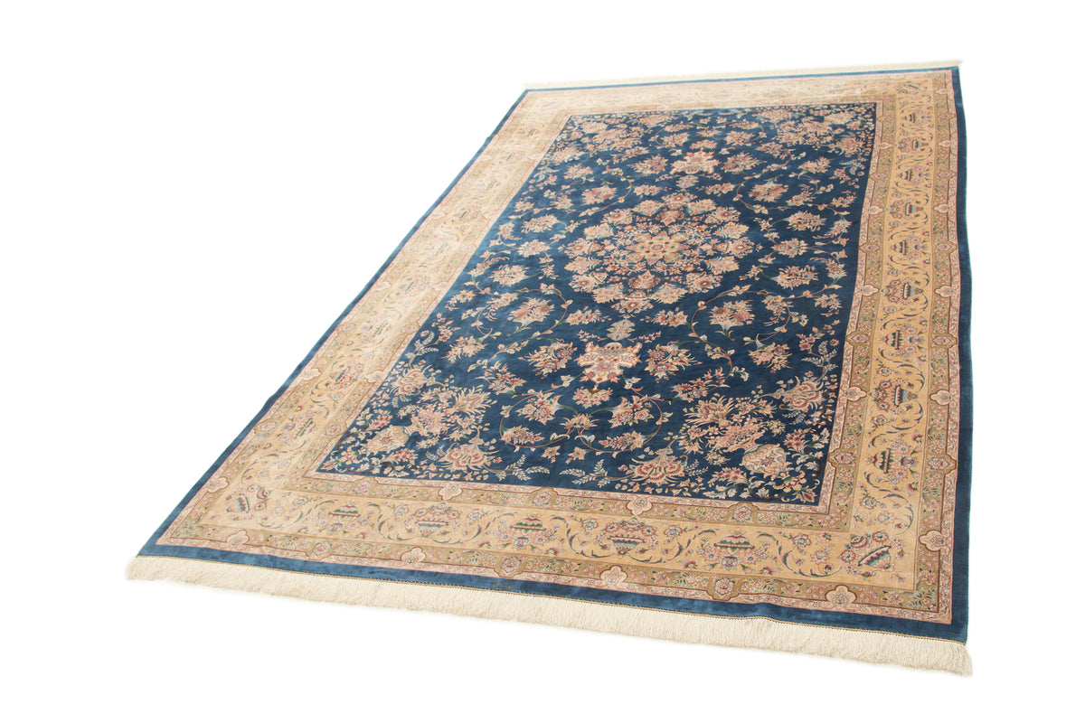 Rechteck Teppich Ghom Design in Blau von Hadorn™ - Lifestyle Image