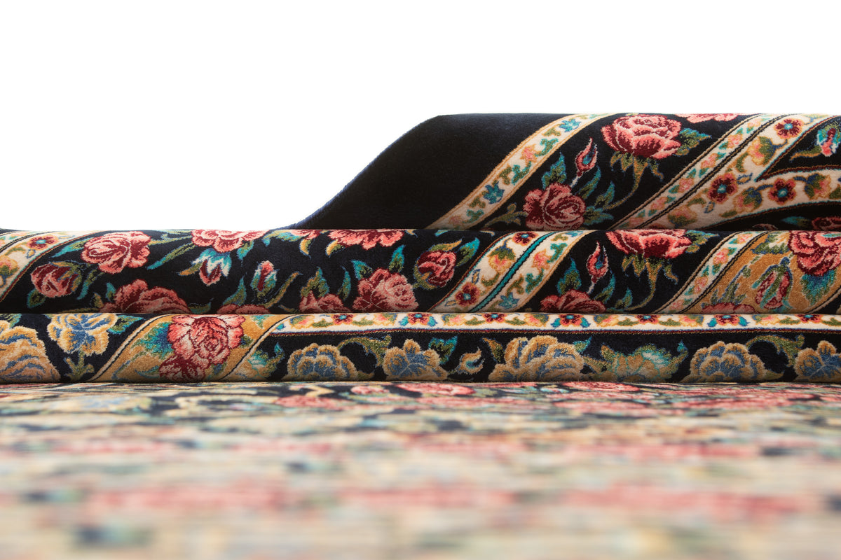 Rechteck Teppich Ghom Design in Dunkelblau von Hadorn™ - Lifestyle Image