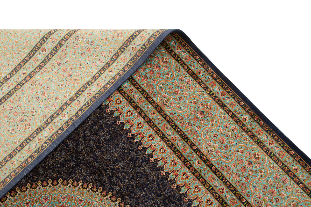 Rechteck Teppich Ghom Design in Dunkelblau von Hadorn™ - Lifestyle Image