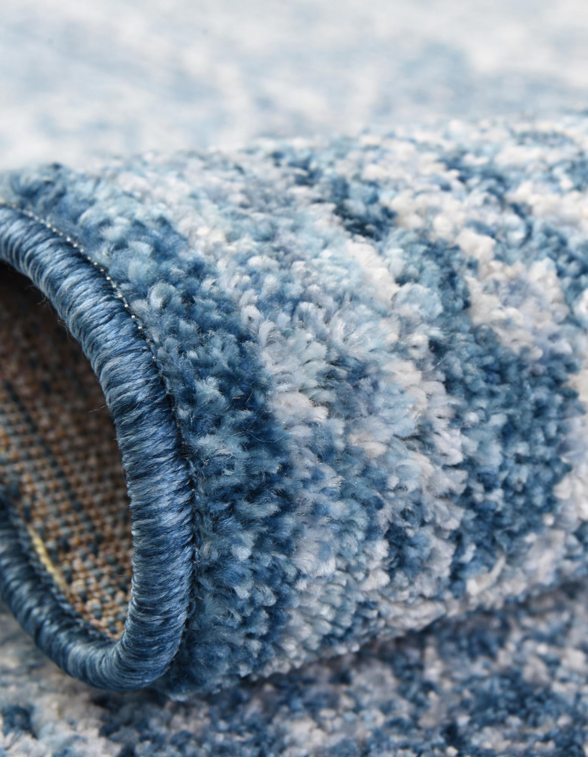 Läufer Teppich Brooklyn in Blau von Hadorn™ - Lifestyle Image