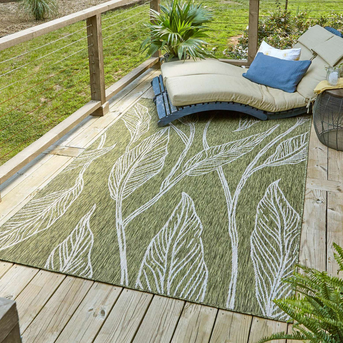 Rechteck Outdoor Teppich Tulum Outdoor in Grün von Hadorn™ - Lifestyle Image