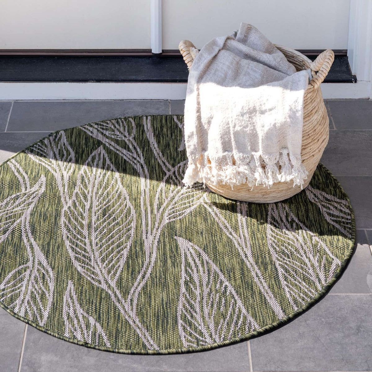 Rund Outdoor Teppich Tulum Outdoor in Grün von Hadorn™ - Lifestyle Image
