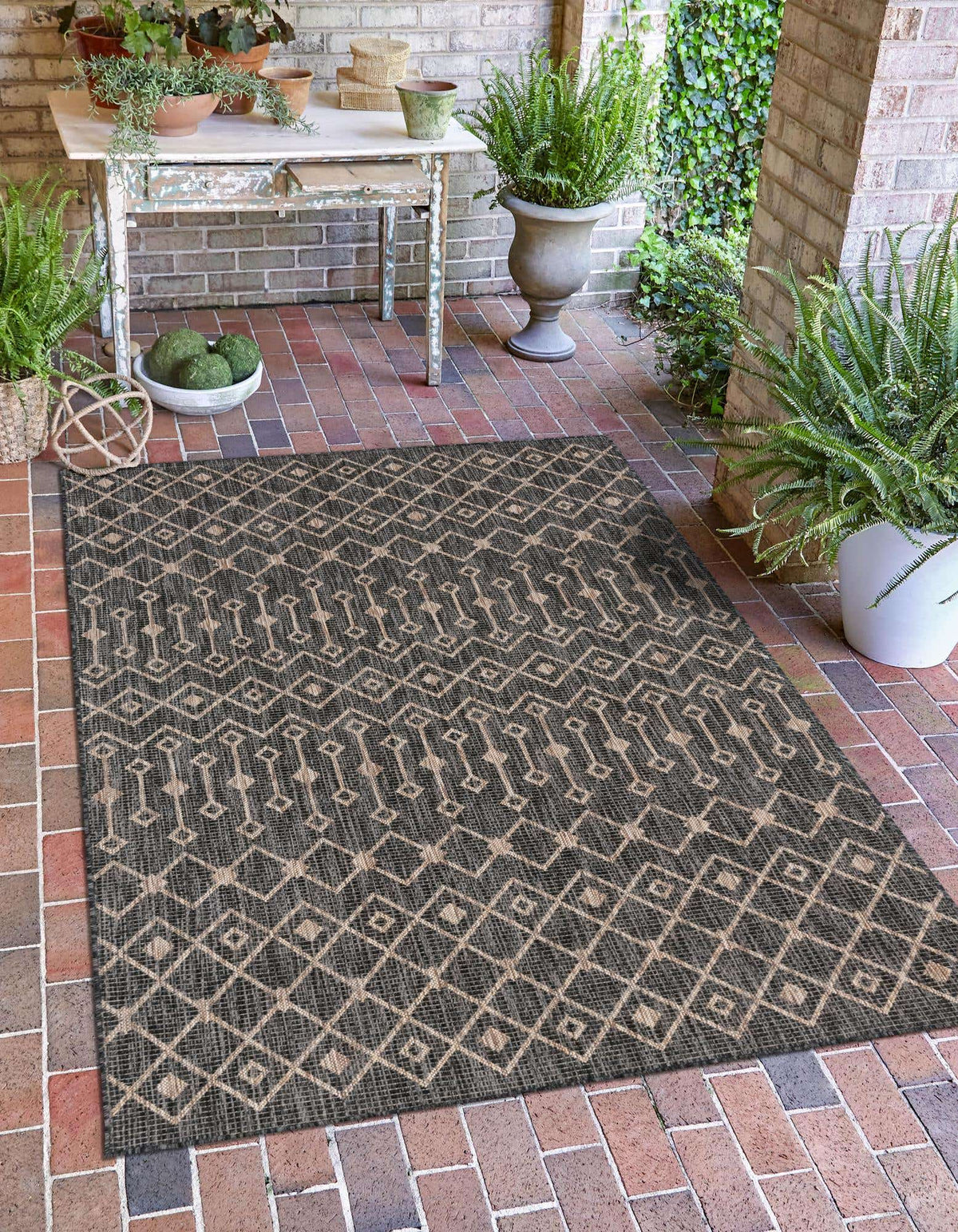 Rechteck Outdoor Teppich Tulum Outdoor in Anthrazit von Hadorn™ - Lifestyle Image