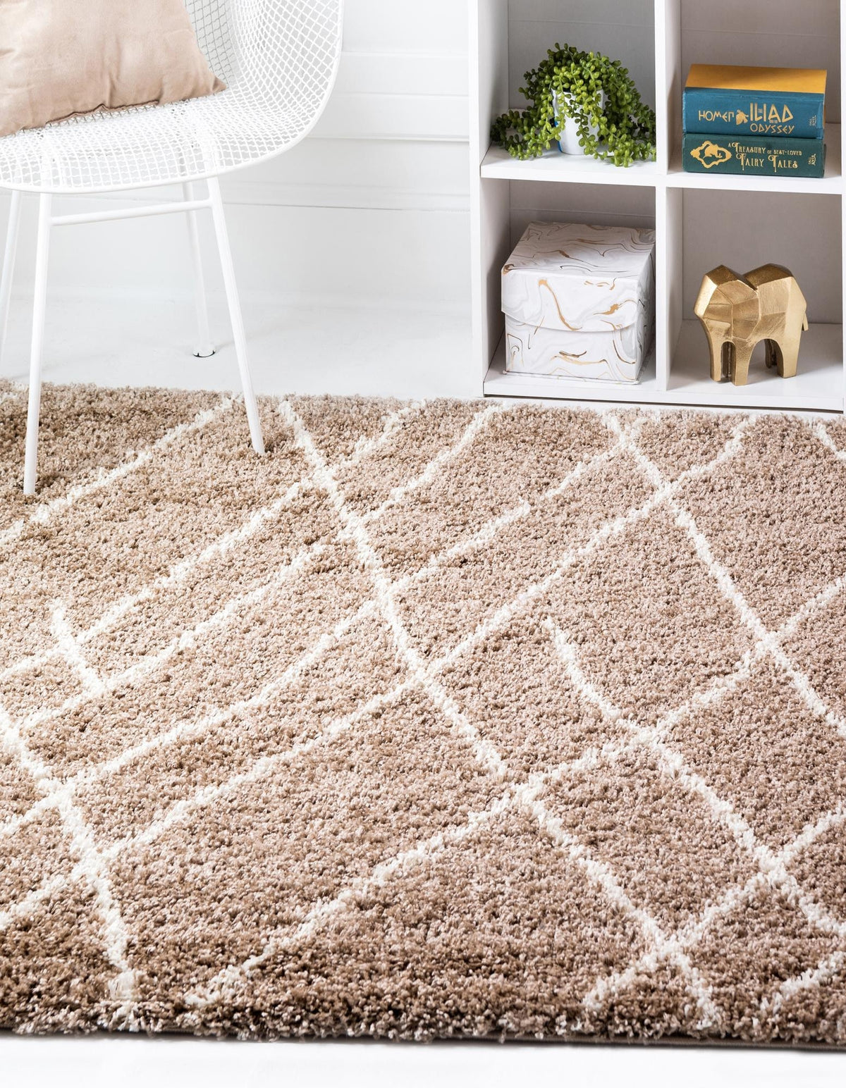 Quadratisch Teppich Lachen Fence in Khaki von Hadorn™ - Lifestyle Image