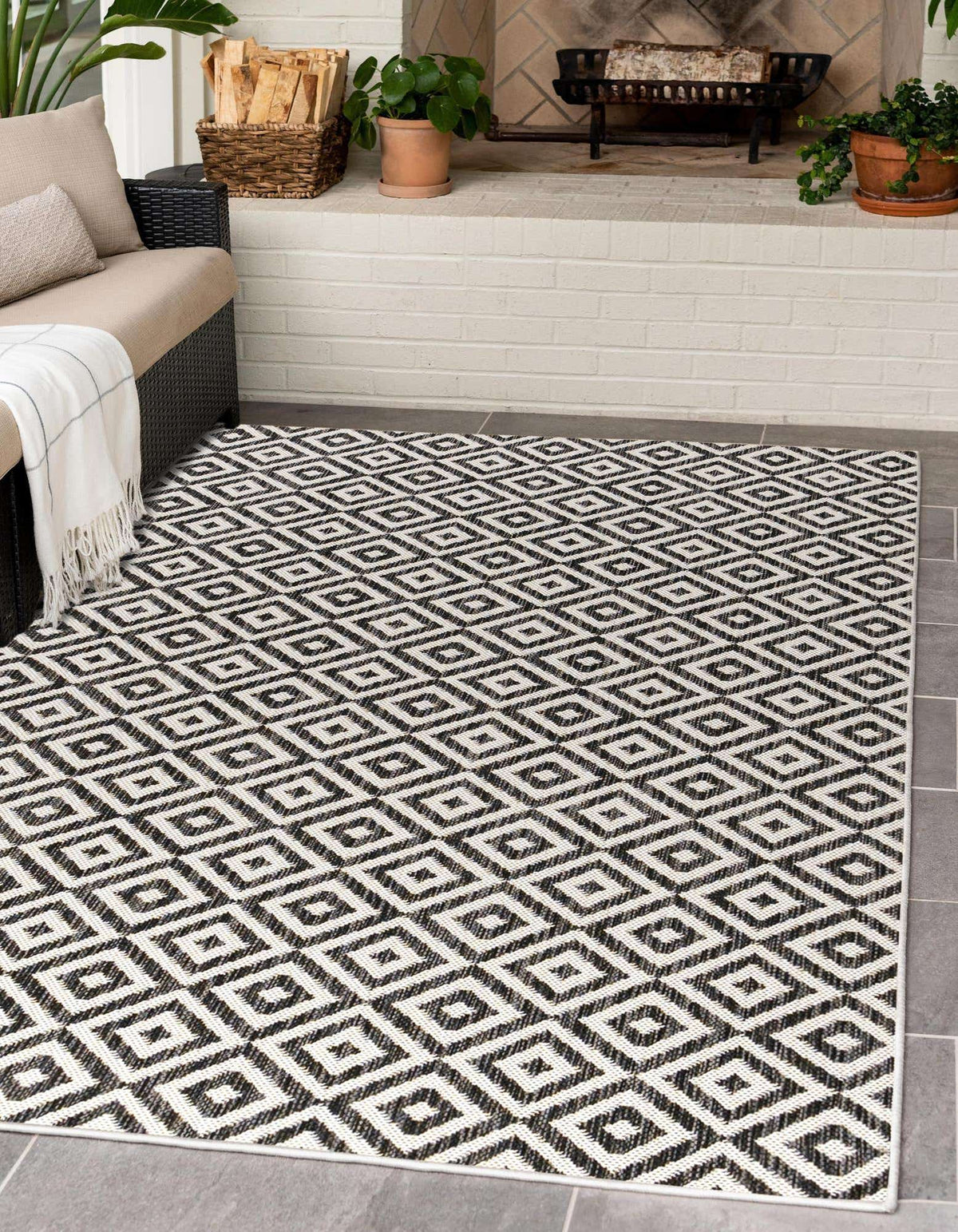 Rechteck Outdoor Teppich Tulum Outdoor in Anthrazit von Hadorn™ - Lifestyle Image