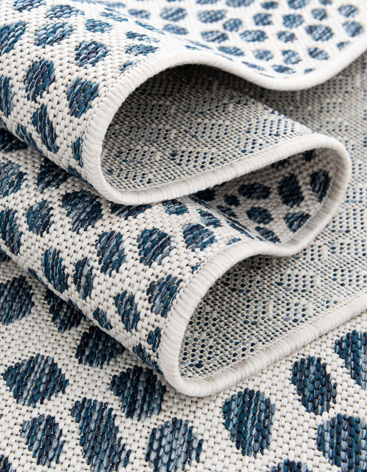 Quadratisch Outdoor Teppich Tulum Outdoor in Blau von Hadorn™ - Lifestyle Image