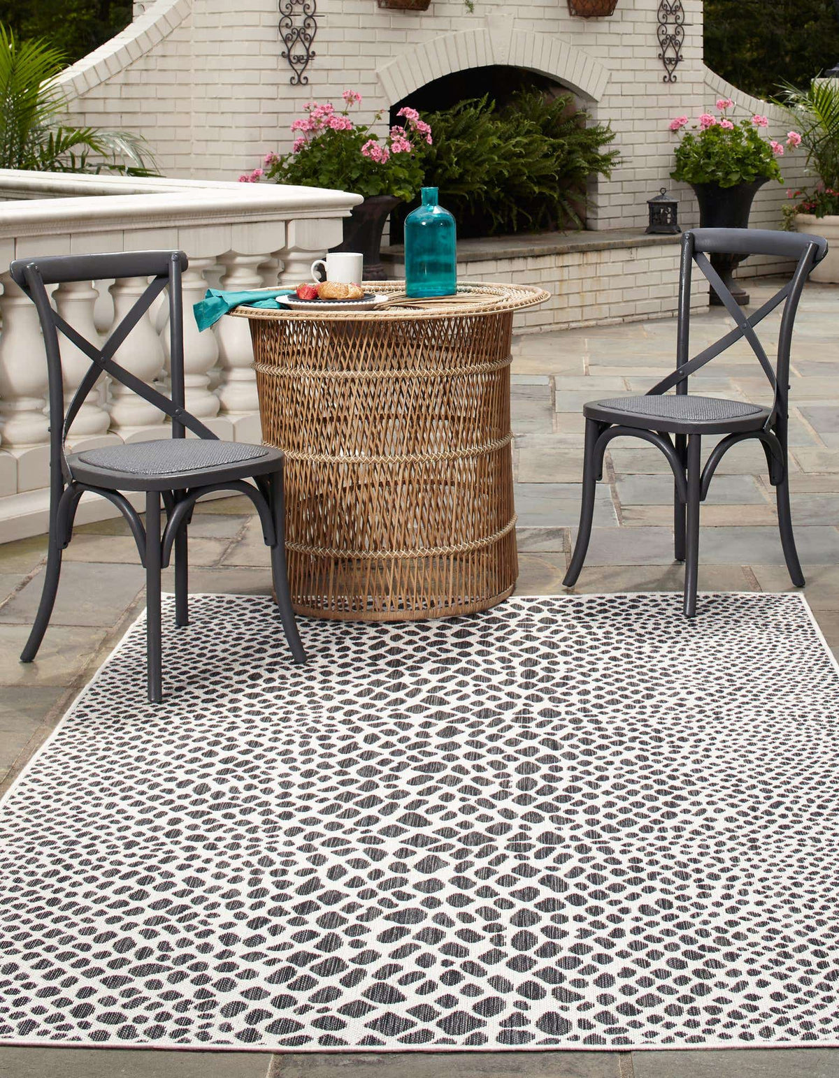 Rechteck Outdoor Teppich Tulum Outdoor in Schwarz von Hadorn™ - Lifestyle Image