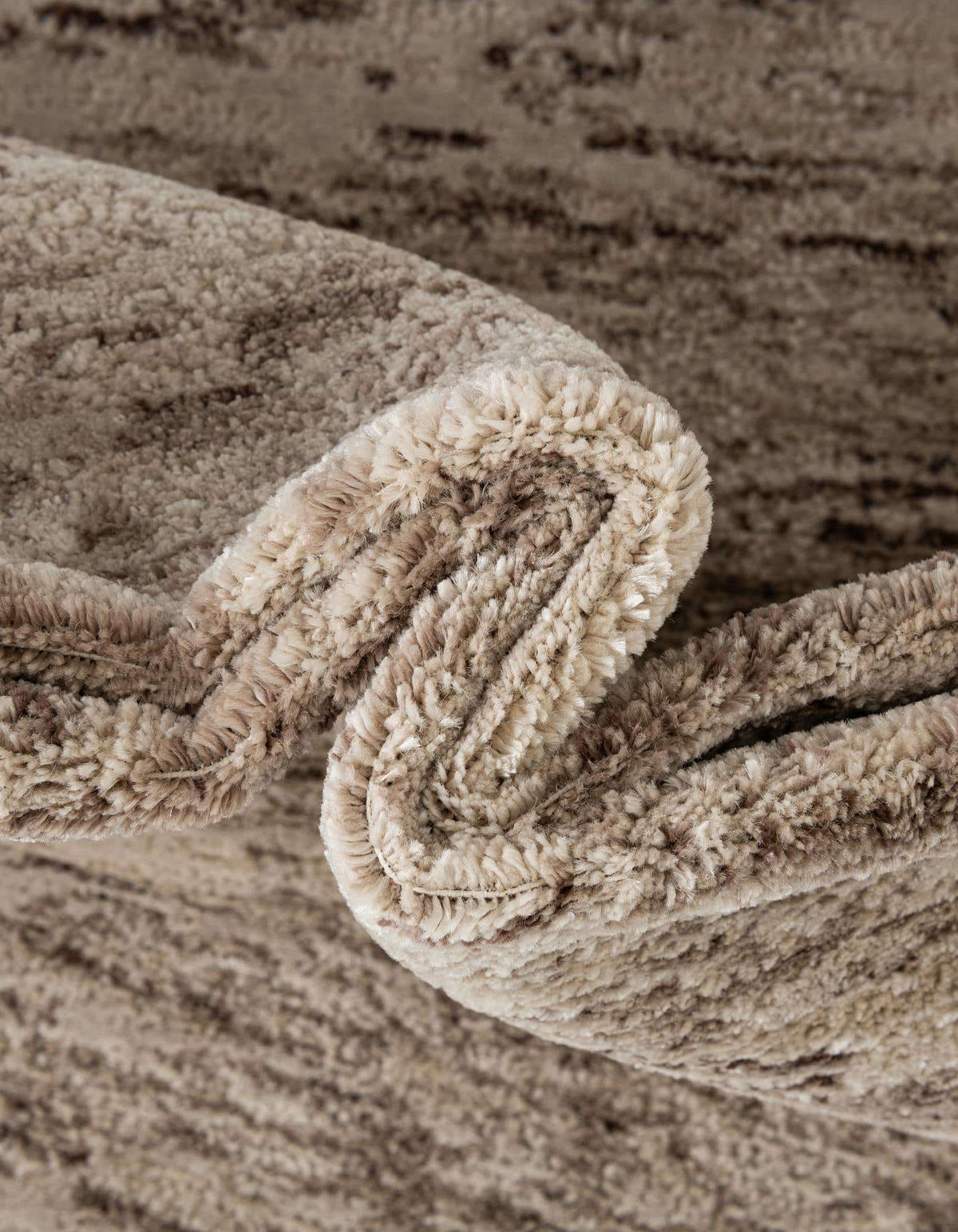 Rechteck Teppich Oasis in Braun von Hadorn™ - Lifestyle Image