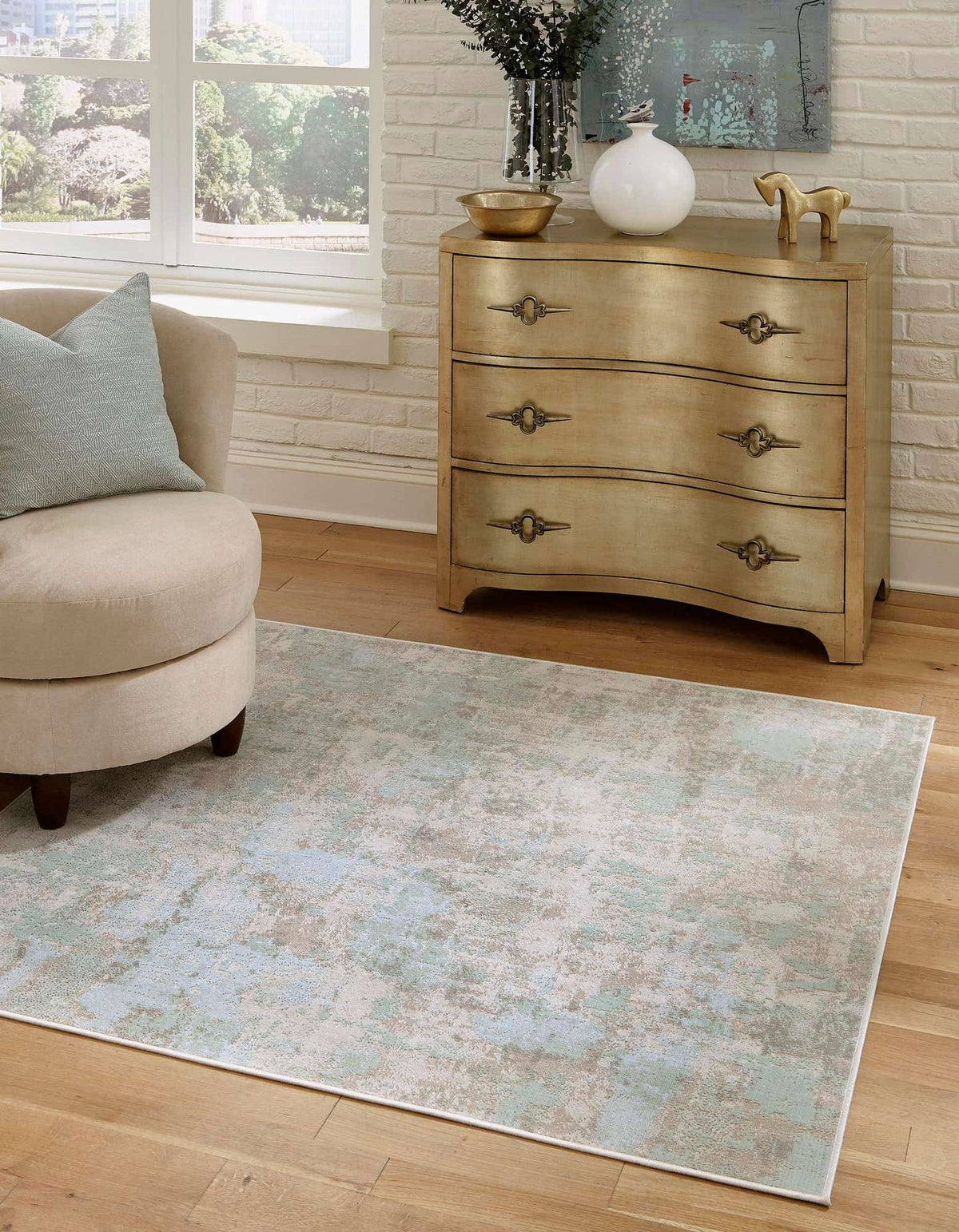 Quadratisch Teppich Lotus in Blaugrün von Hadorn™ - Lifestyle Image