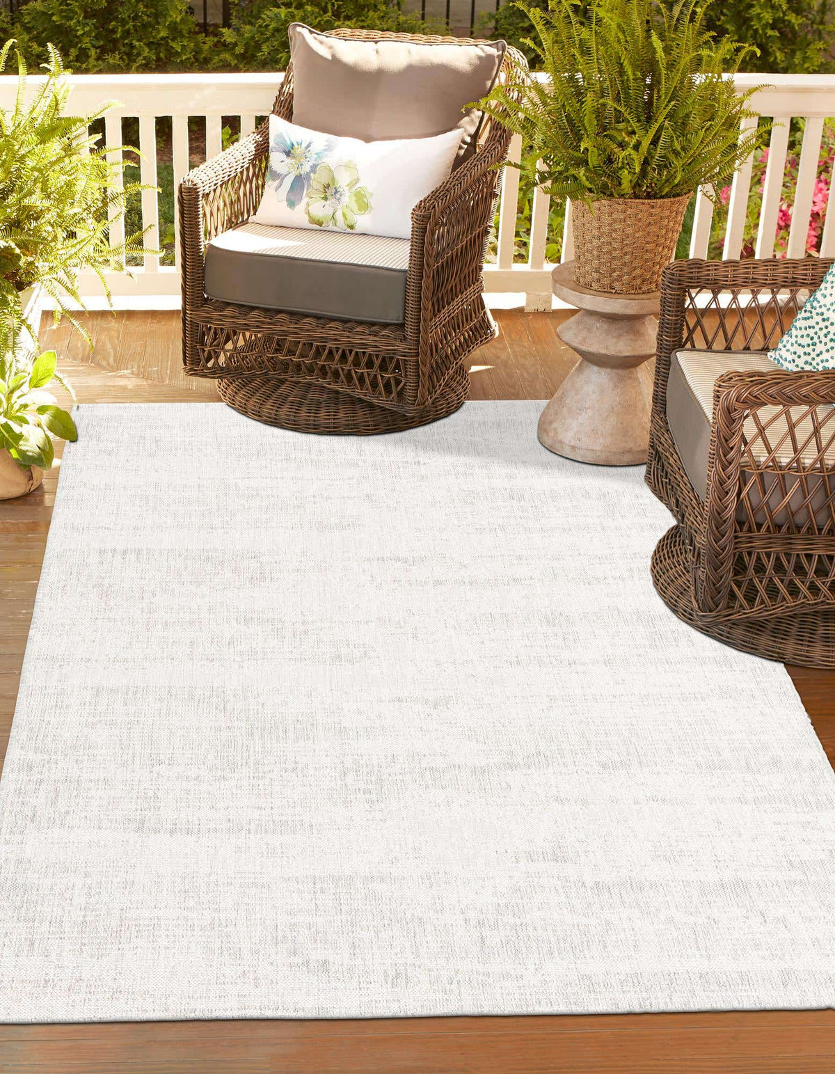 Rechteck Outdoor Teppich Tulum Outdoor in Grau von Hadorn™ - Lifestyle Image