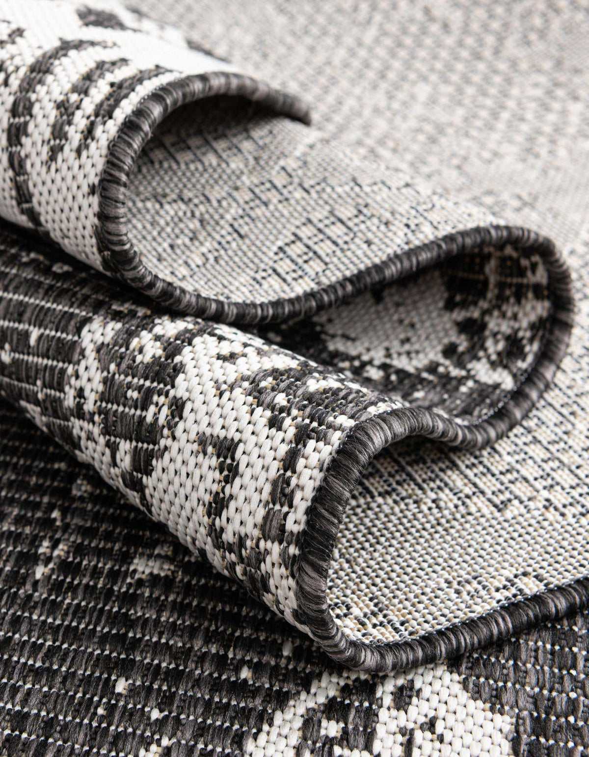 Rund Outdoor Teppich Outdoor Bohemian in Anthrazit von Hadorn™ - Lifestyle Image