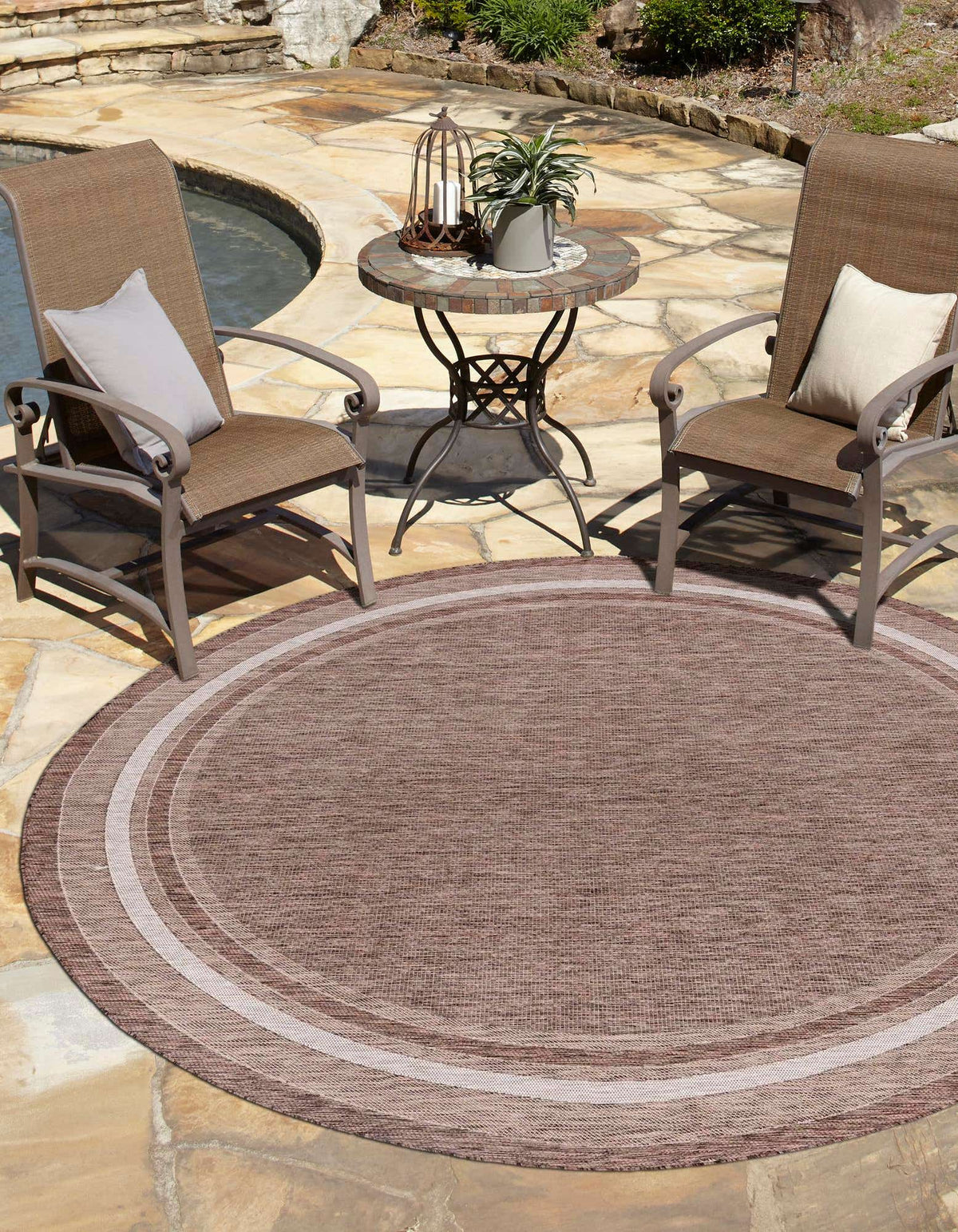 Rund Outdoor Teppich Tulum Outdoor in Braun von Hadorn™ - Lifestyle Image