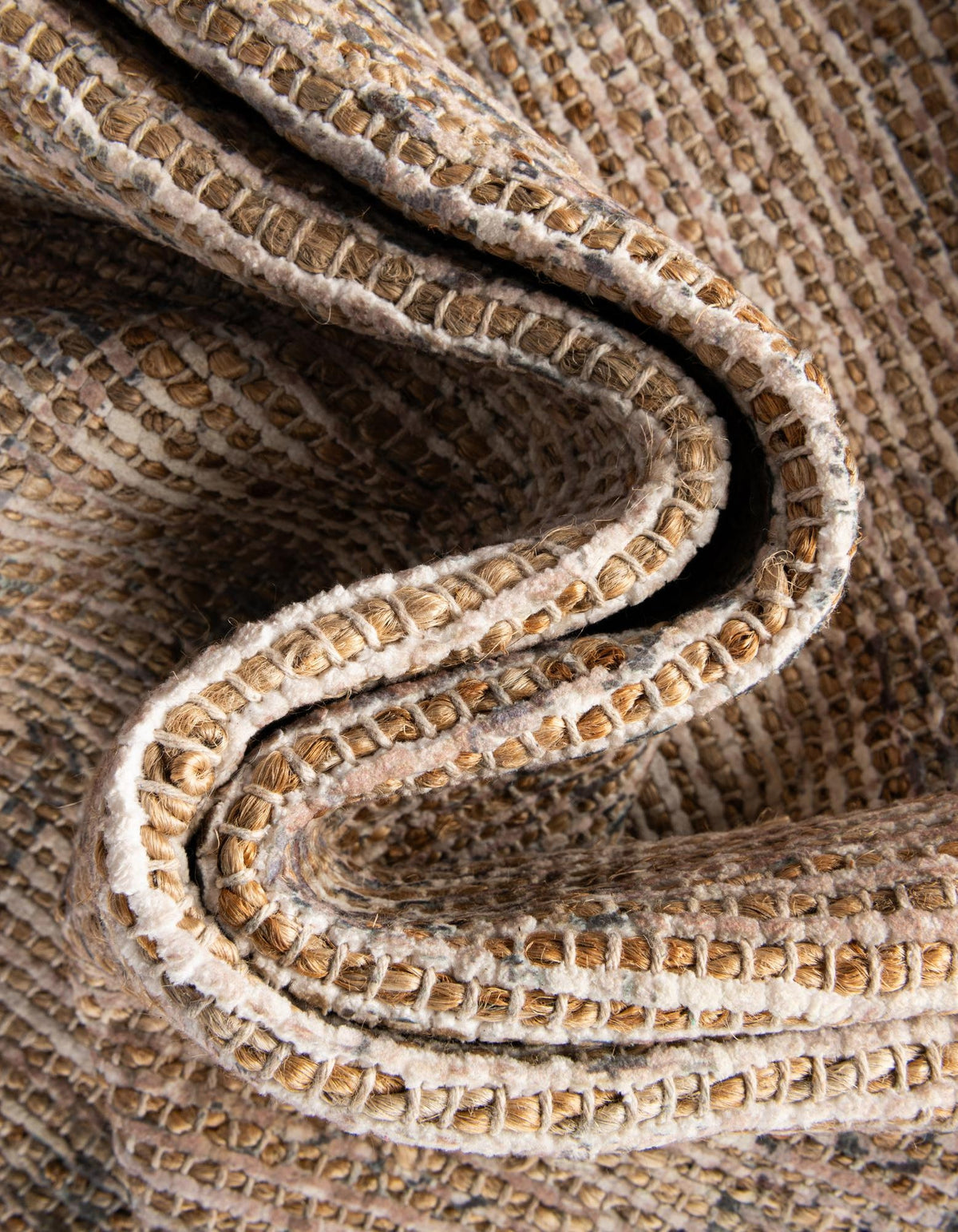 Kunstfaser Teppich Chenille Jute in Natürlich von Hadorn™ - Lifestyle Image