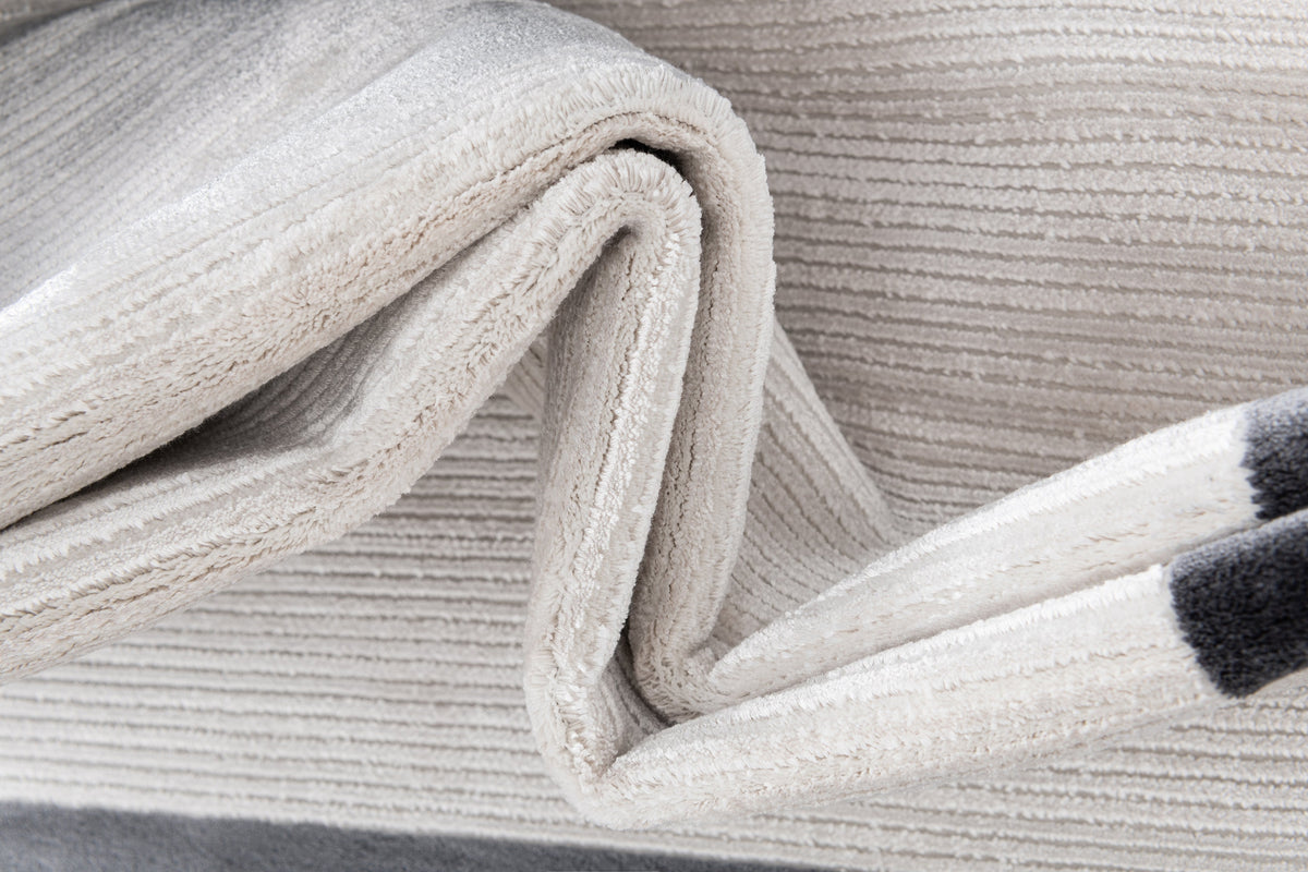 Rechteck Luxus Teppich Chiasso in Hellgrau von Hadorn™ - Lifestyle Image