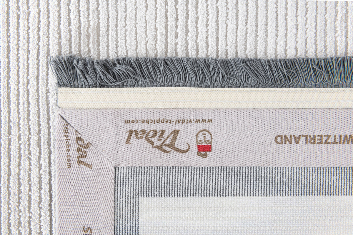Rechteck Luxus Teppich Chiasso in Hellgrau von Hadorn™ - Lifestyle Image