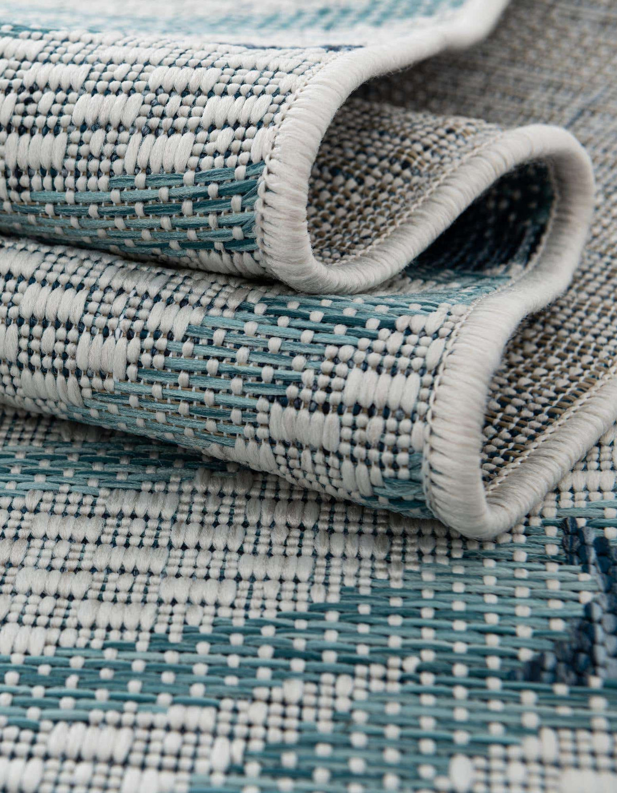 Rund Outdoor Teppich Tulum Outdoor in Blau von Hadorn™ - Lifestyle Image