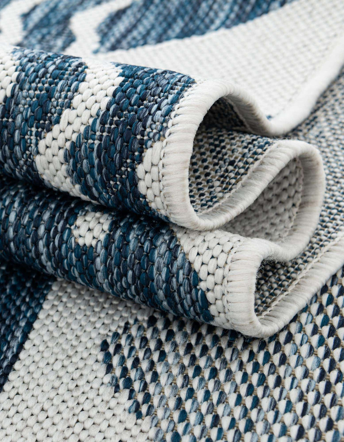 Rechteck Outdoor Teppich Tulum Outdoor in Marineblau von Hadorn™ - Lifestyle Image