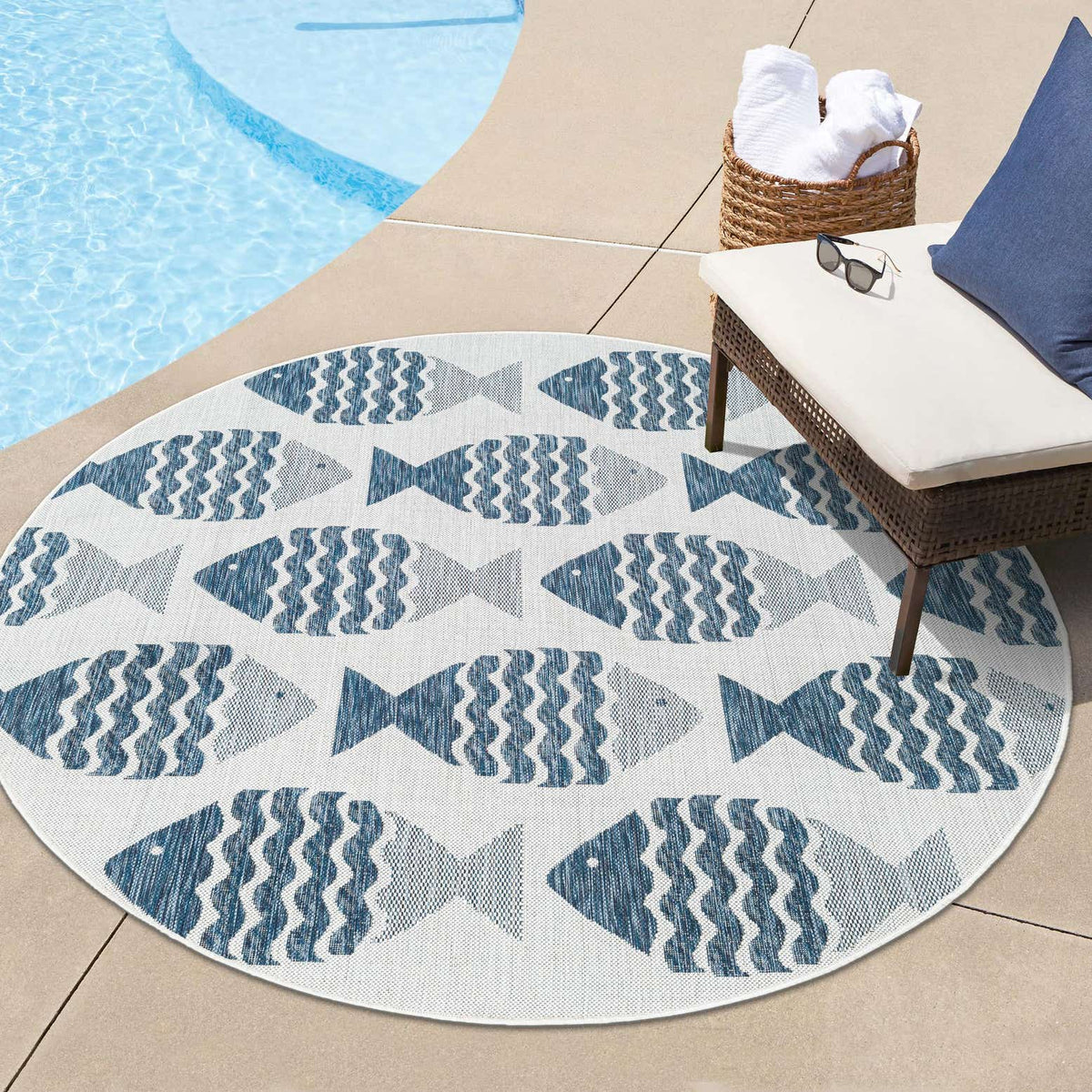 Rund Outdoor Teppich Tulum Outdoor in Marineblau von Hadorn™ - Lifestyle Image