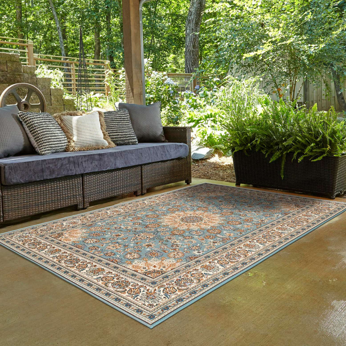 Outdoor Traditional