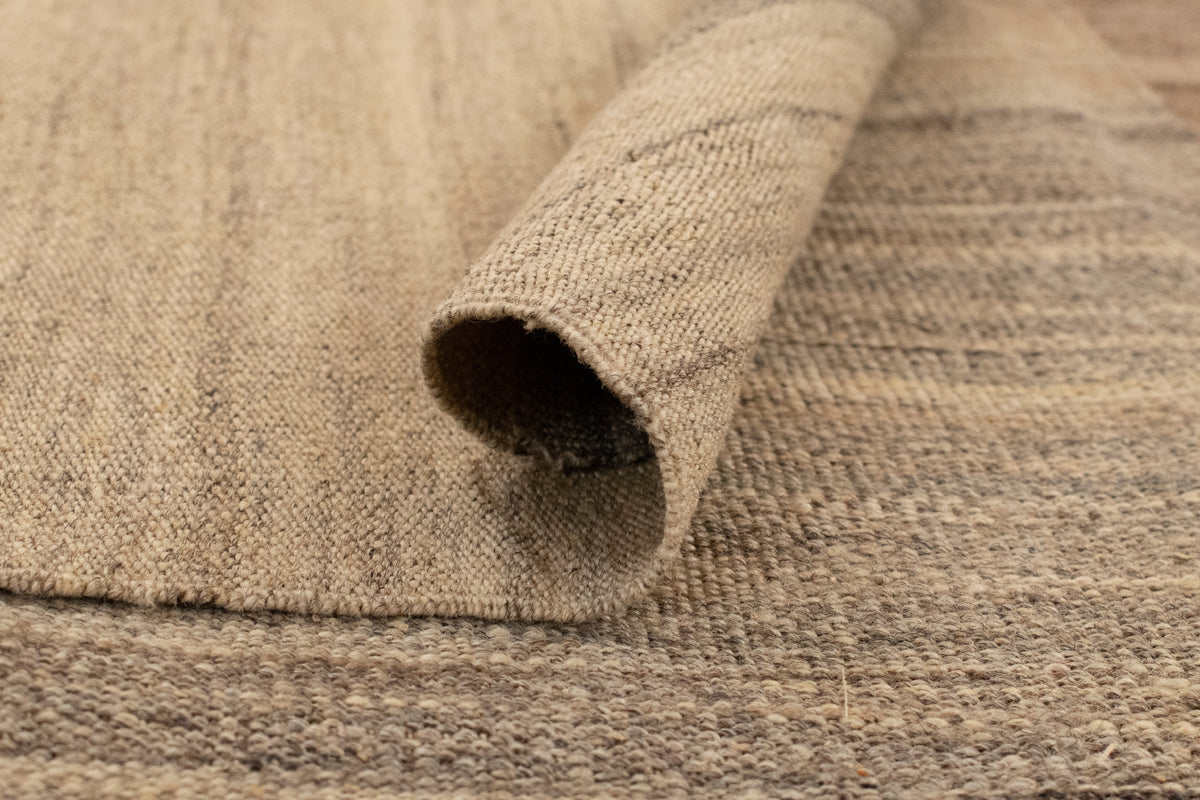Rechteck Handgeflochten Teppich Baneh Kelim in Beige von Hadorn™ - Lifestyle Image