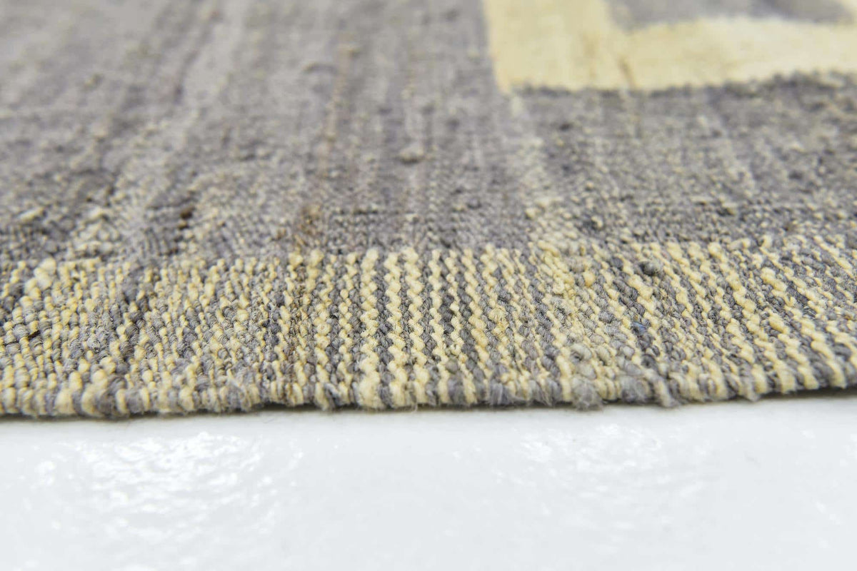 Rechteck Handgeflochten Teppich Kelim Modern in Grau von Hadorn™ - Lifestyle Image