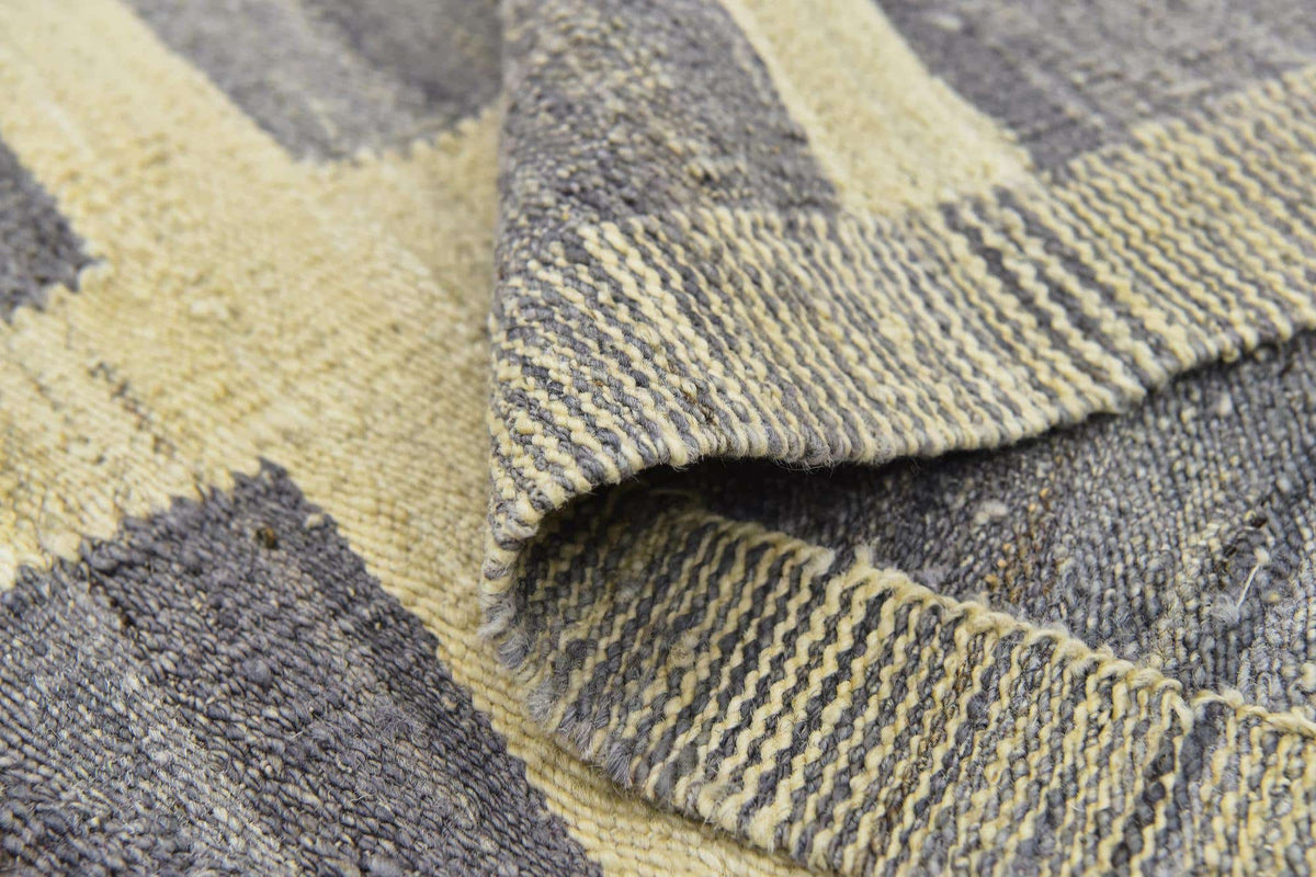 Rechteck Handgeflochten Teppich Kelim Modern in Grau von Hadorn™ - Lifestyle Image