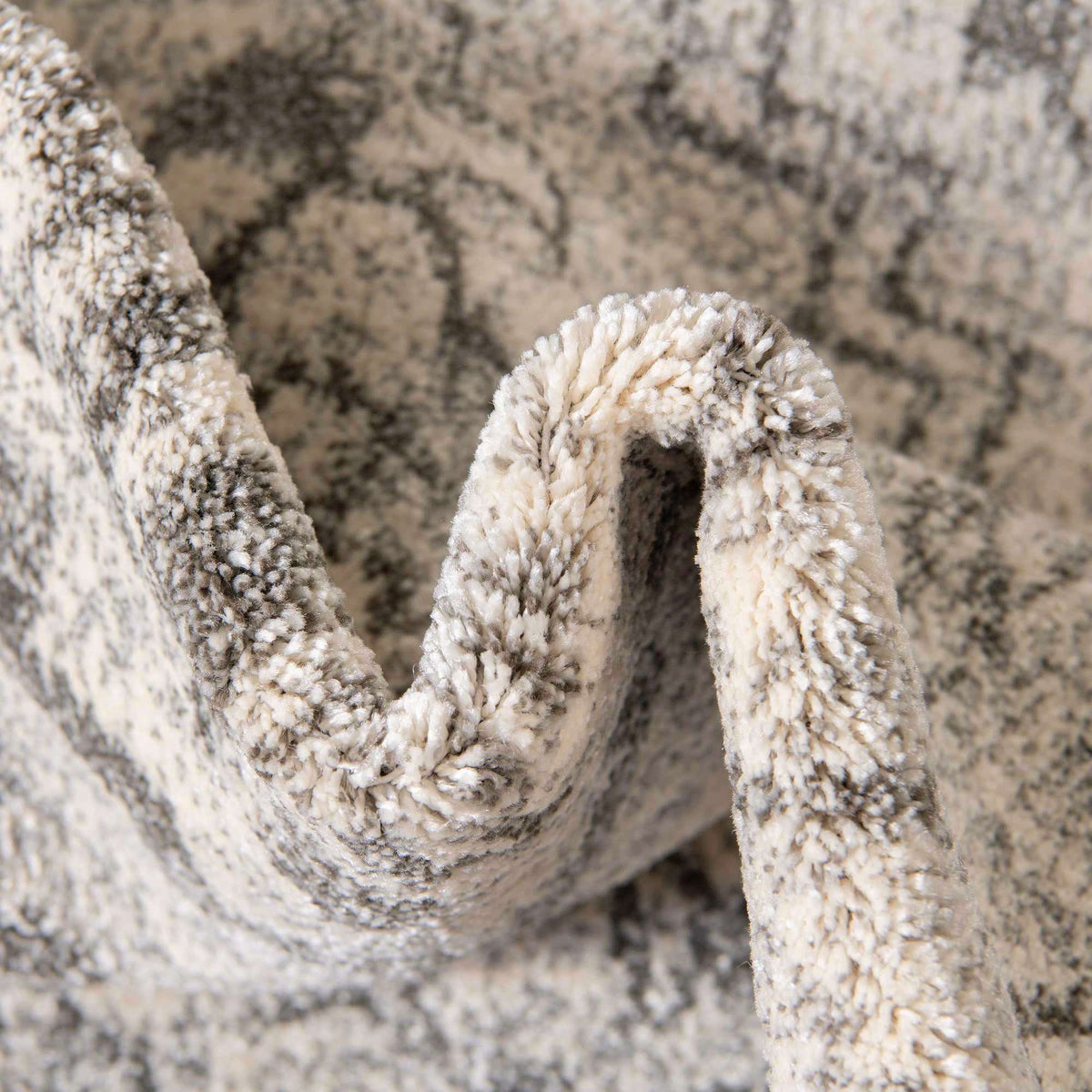 305 x 216 Damask