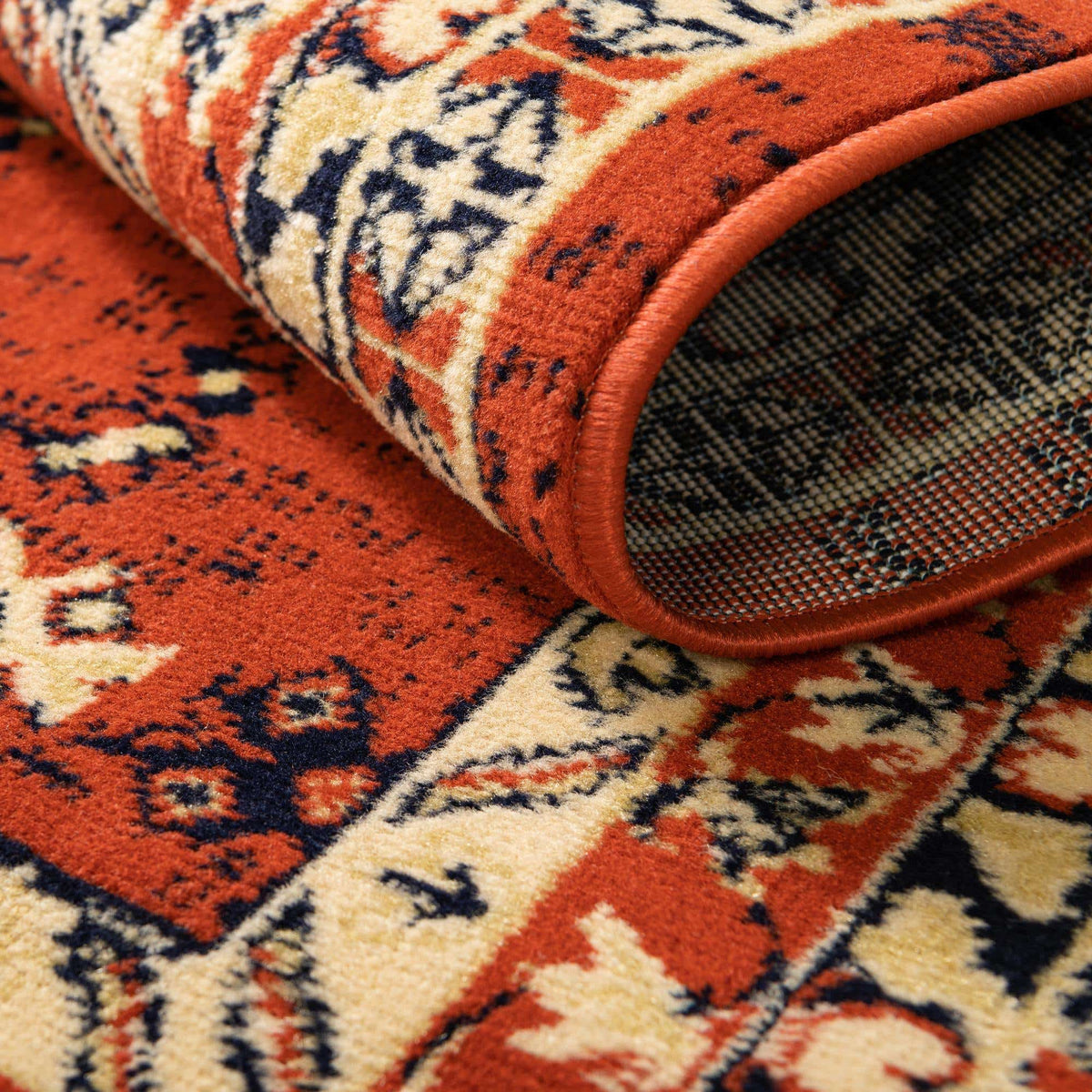 Rechteck Teppich Heriz Design in Rot von Hadorn™ - Lifestyle Image