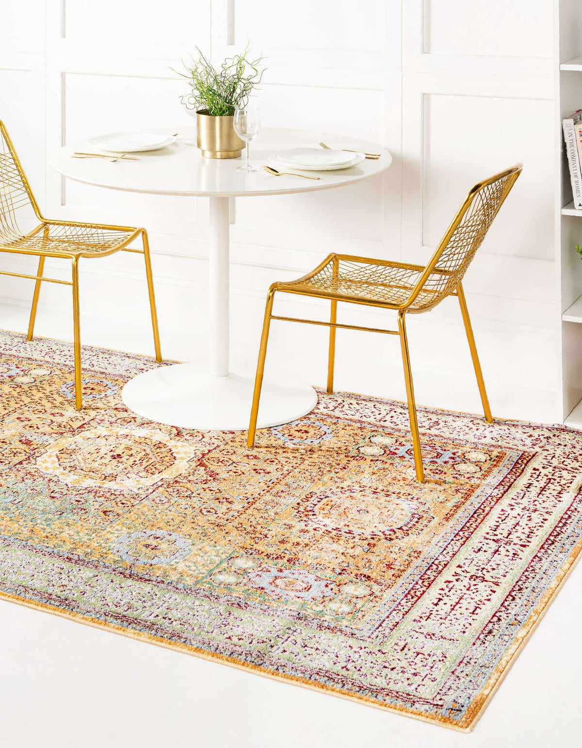 Rechteck Teppich Aqua in Gold von Hadorn™ - Lifestyle Image