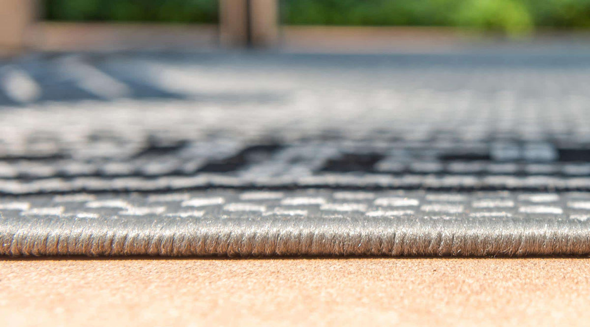 Rechteck Outdoor Teppich Outdoor Border in Grau von Hadorn™ - Lifestyle Image