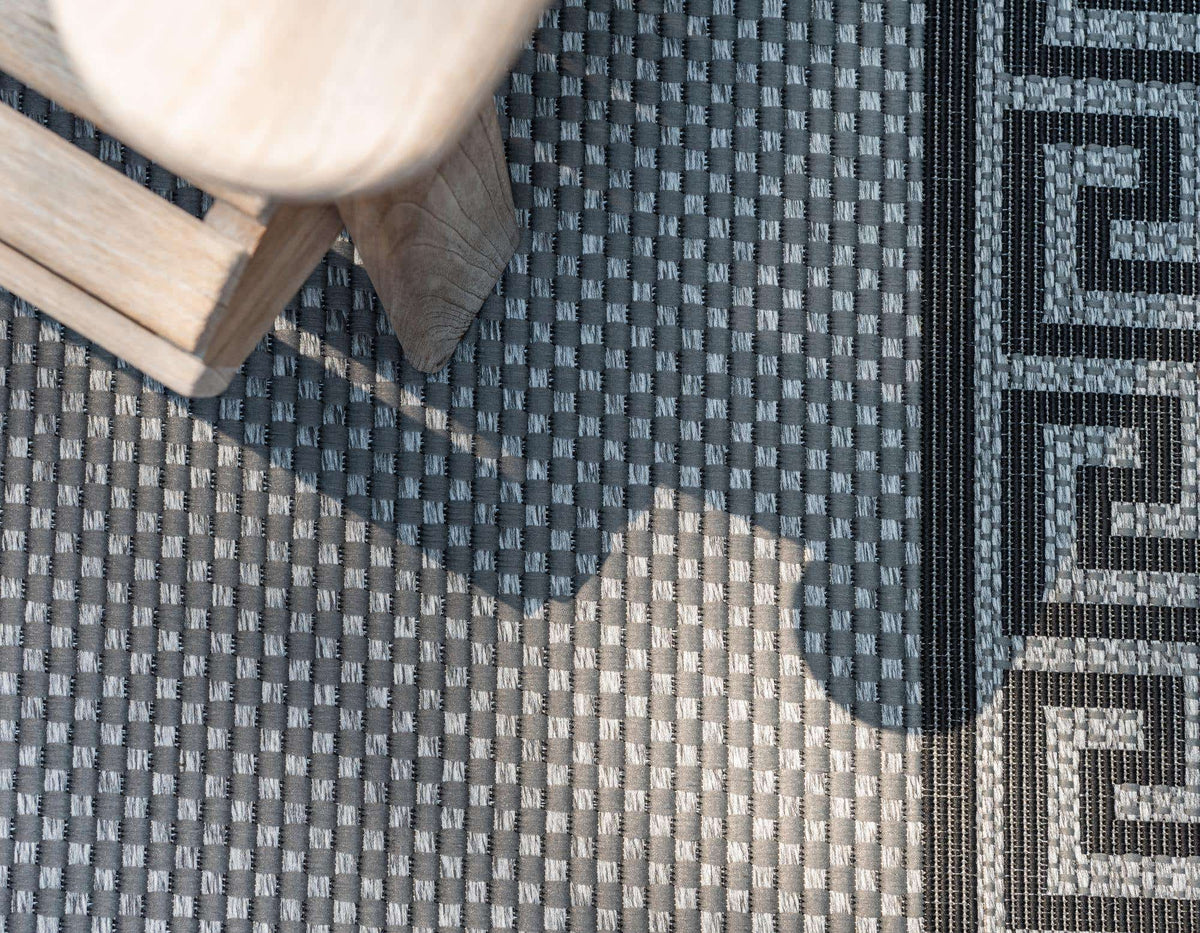 Rechteck Outdoor Teppich Outdoor Border in Grau von Hadorn™ - Lifestyle Image