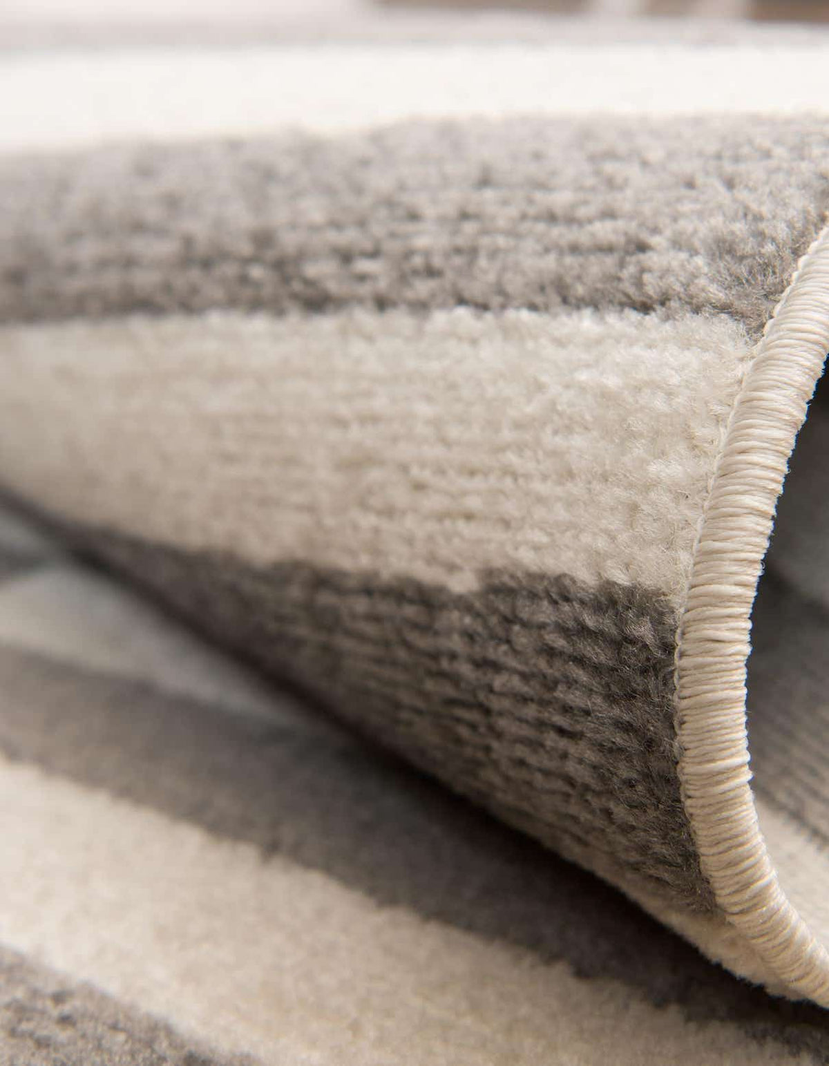 Rechteck Teppich Tribeca in Dunkelgrau von Hadorn™ - Lifestyle Image