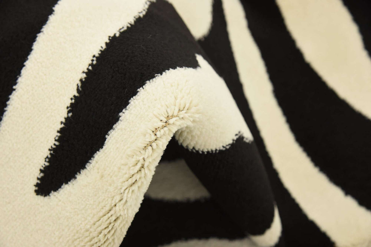 Rechteck Teppich Safari in Schwarz von Hadorn™ - Lifestyle Image
