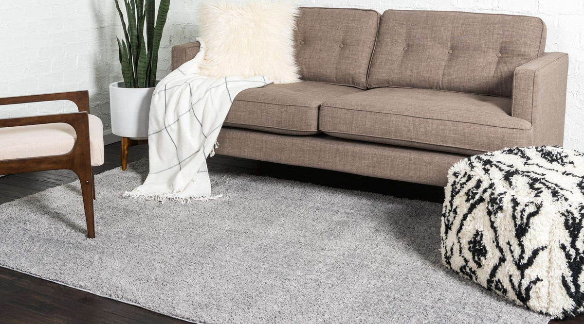 Rechteck Hochflorteppich Studio Solid Shag in Hellgrau von Hadorn™ - Lifestyle Image