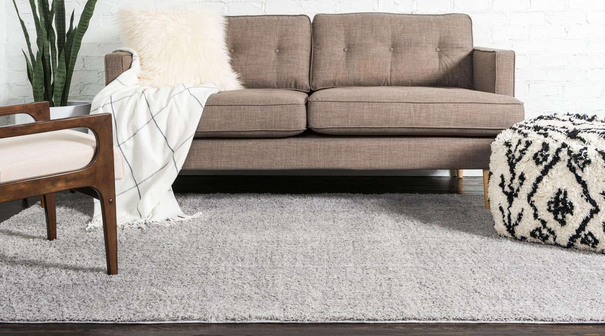Rechteck Hochflorteppich Studio Solid Shag in Hellgrau von Hadorn™ - Lifestyle Image