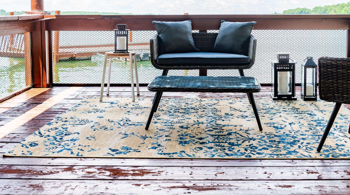 Rechteck Outdoor Teppich Outdoor Botanical in Beige von Hadorn™ - Lifestyle Image
