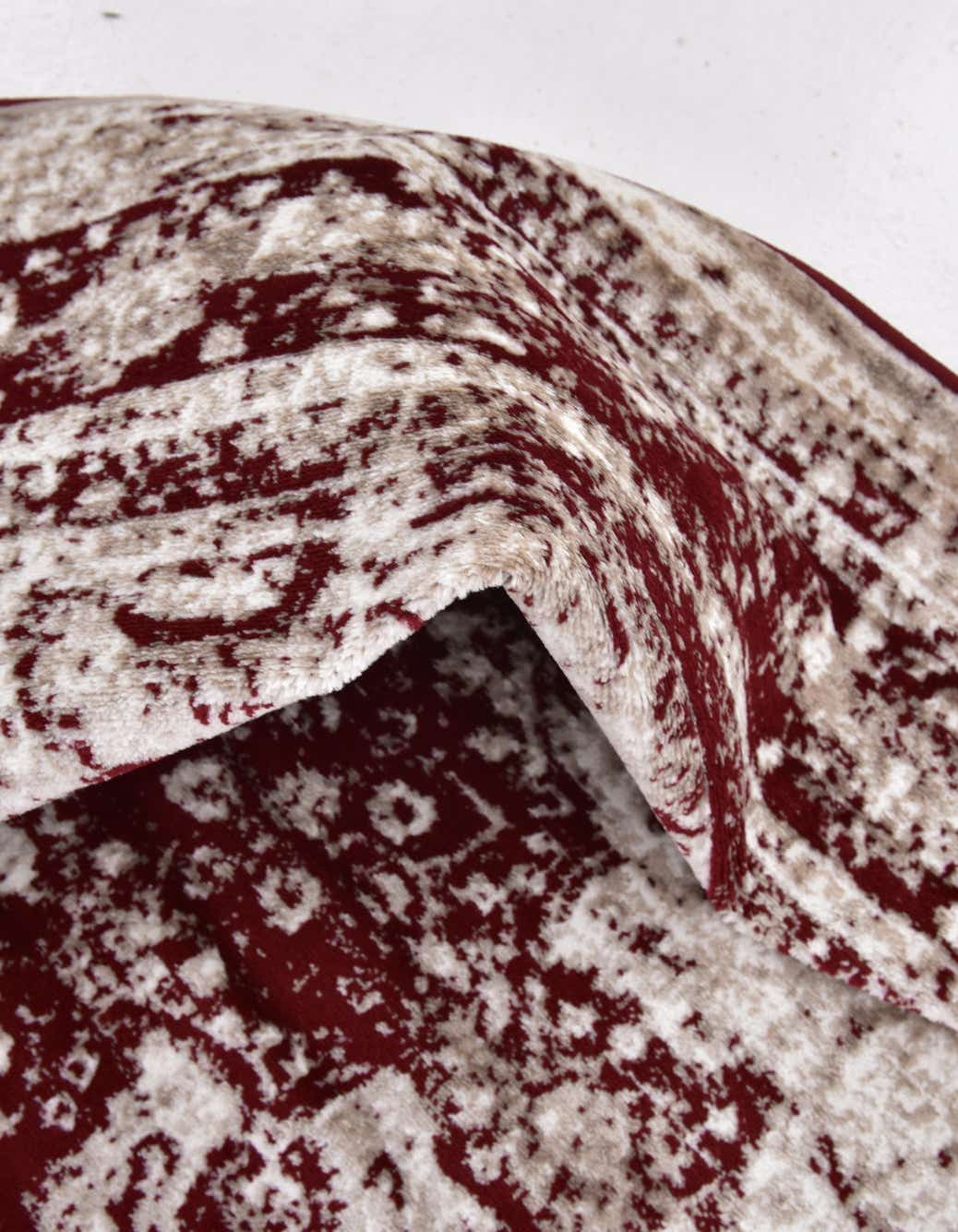 Quadratisch Teppich Monaco in Burgund von Hadorn™ - Lifestyle Image