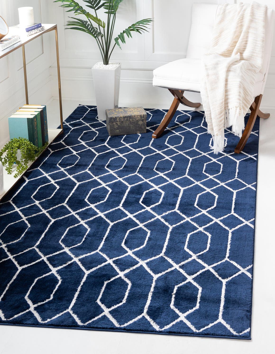 Rechteck Teppich Marilyn Monroe™ Glam Trellis in Blau von Hadorn™ - Lifestyle Image