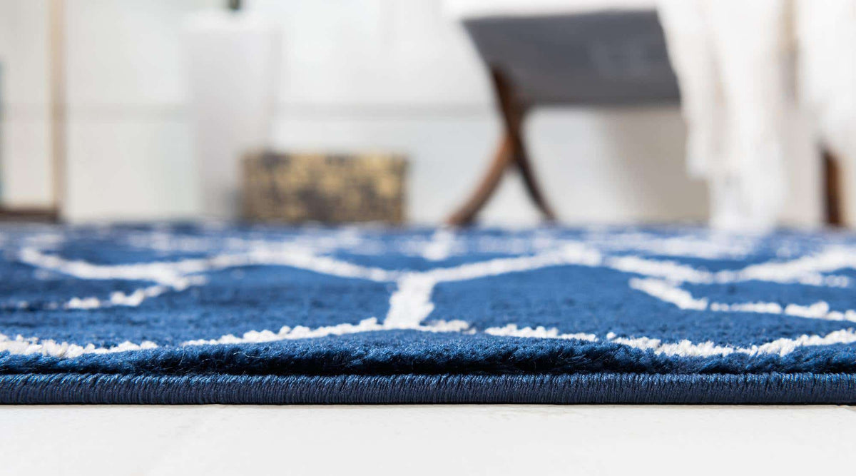 Rechteck Teppich Marilyn Monroe™ Glam Trellis in Blau von Hadorn™ - Lifestyle Image