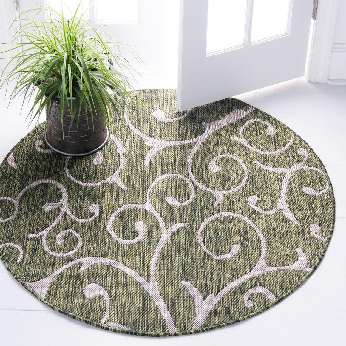 Rund Outdoor Teppich Outdoor Botanical in Grün von Hadorn™ - Lifestyle Image