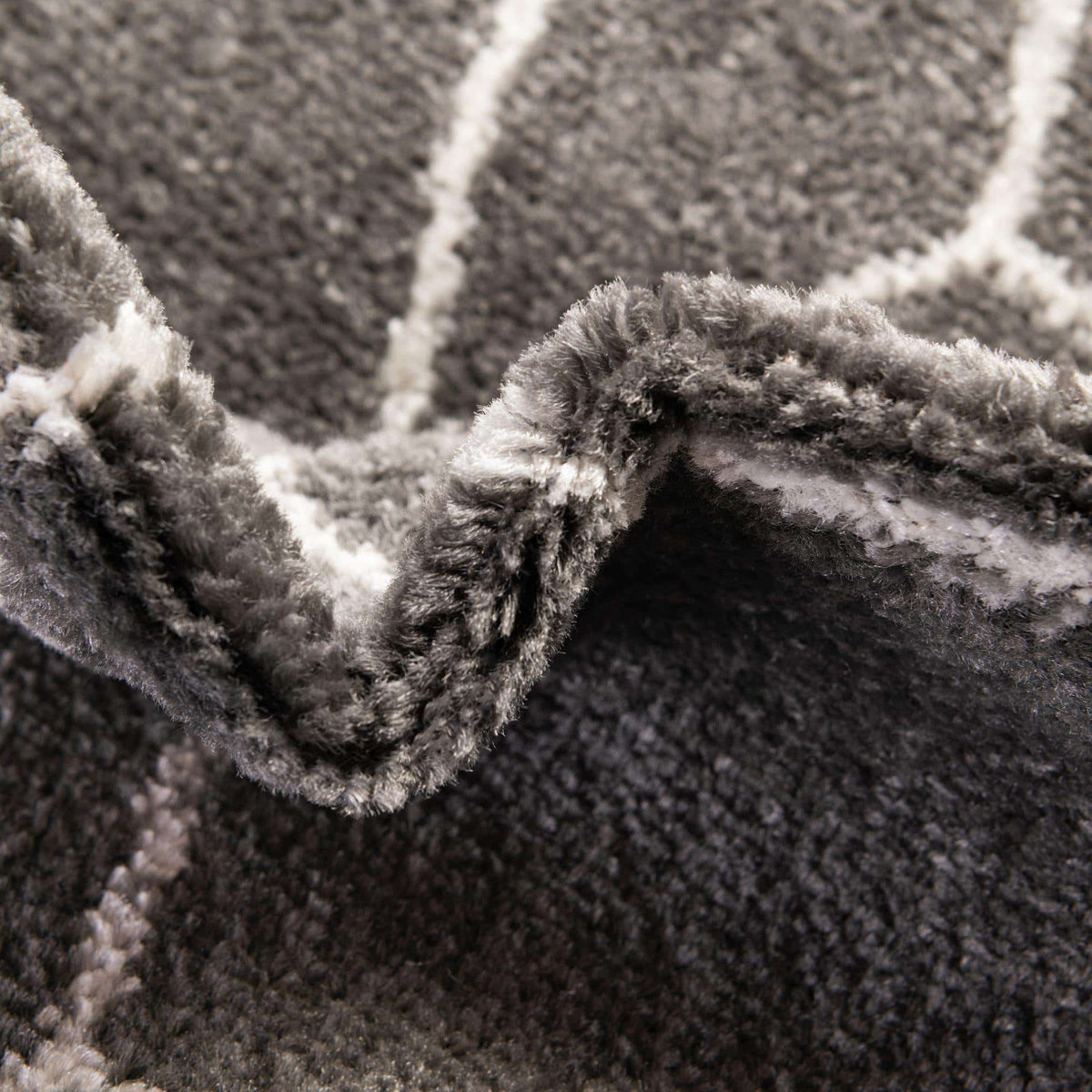 Läufer Teppich Trellis Frieze in Dunkelgrau von Hadorn™ - Lifestyle Image
