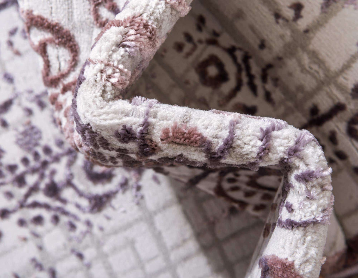 Rund Teppich Chesterfield in Violett von Hadorn™ - Lifestyle Image