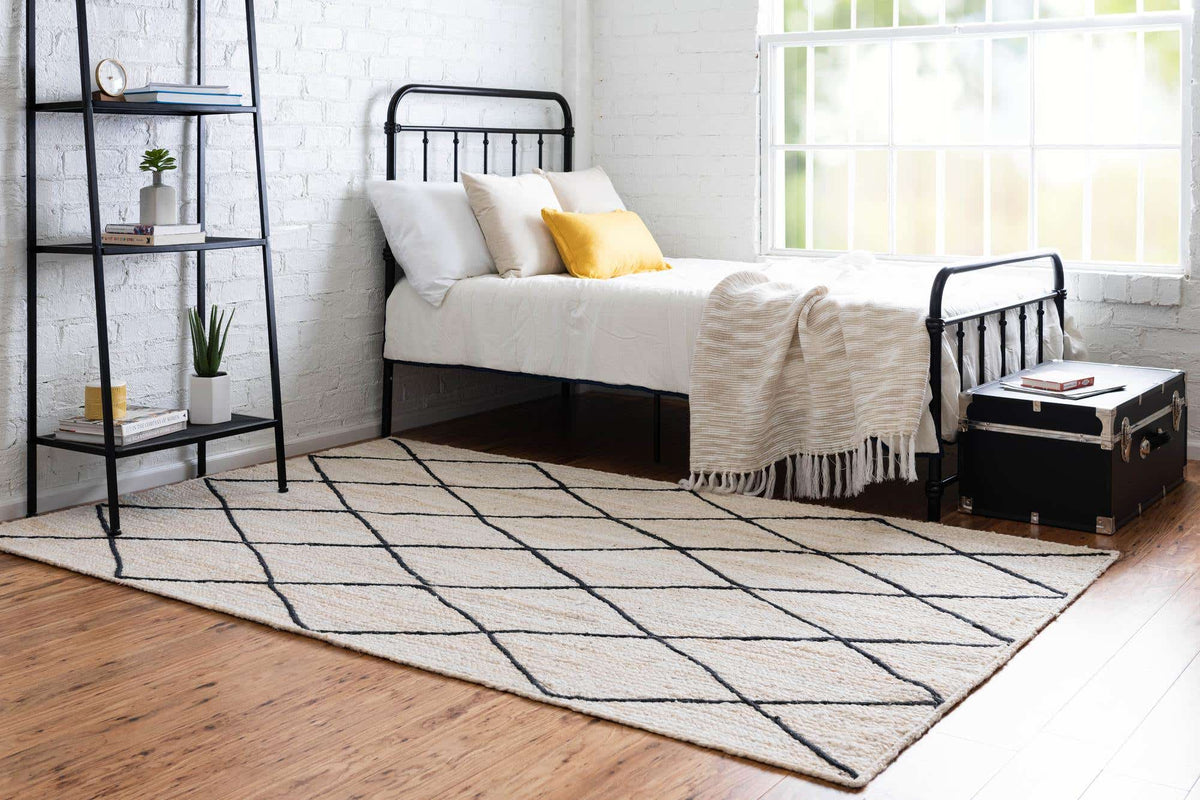 Rechteck Teppich Braided Jute in Elfenbein und Schwarz von Hadorn™ - Lifestyle Image