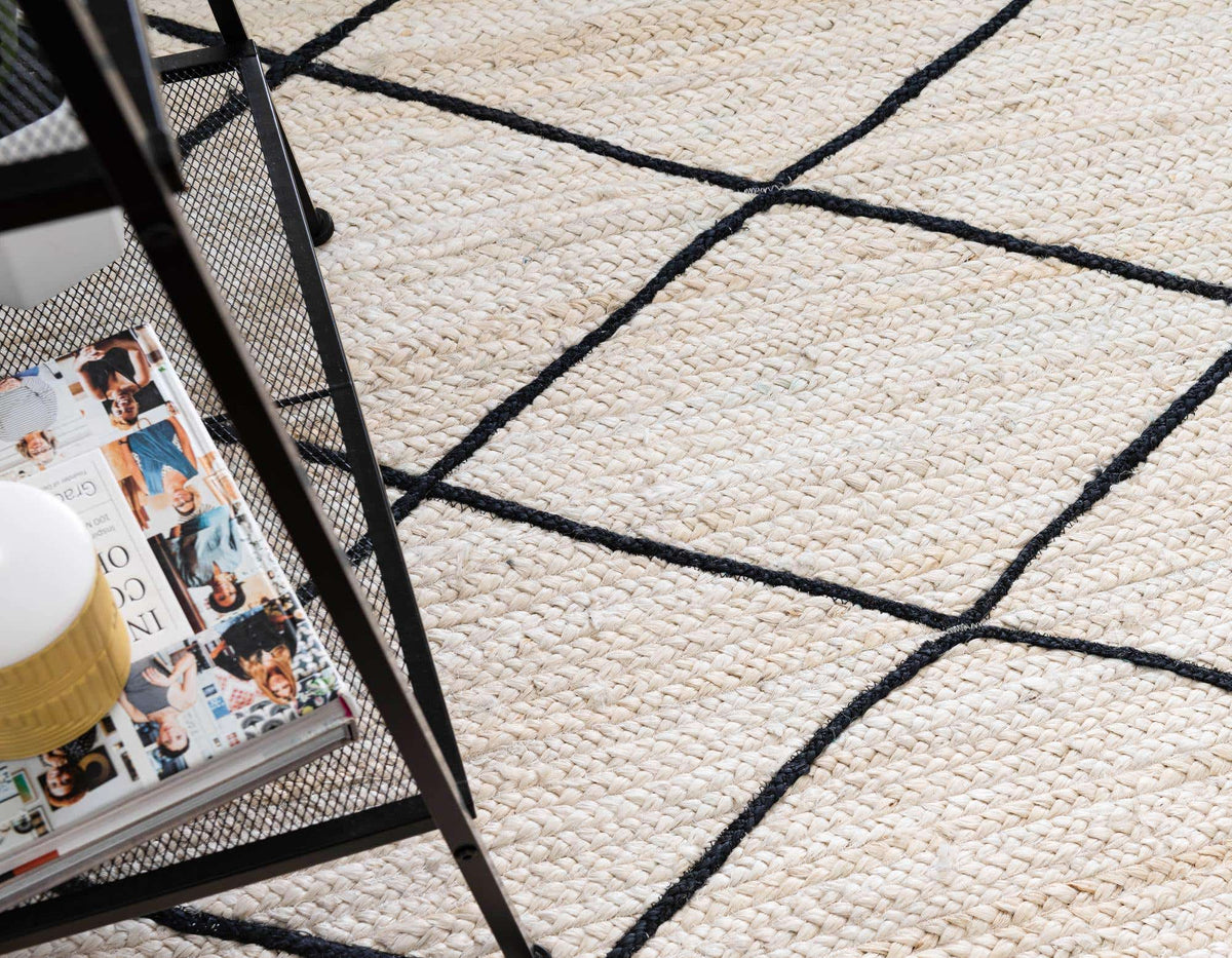 Rechteck Teppich Braided Jute in Elfenbein und Schwarz von Hadorn™ - Lifestyle Image
