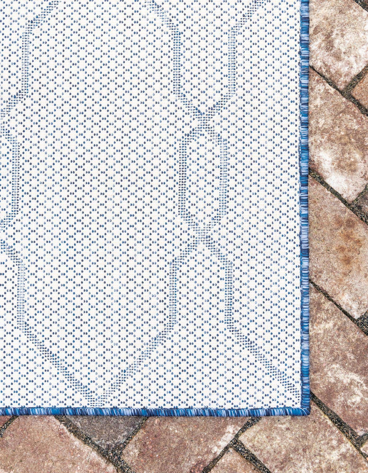 Läufer Outdoor Teppich Outdoor Trellis in Blau von Hadorn™ - Lifestyle Image