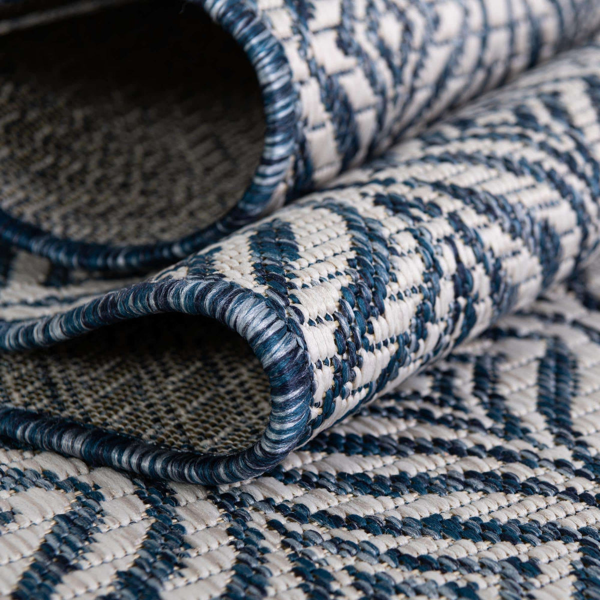 Läufer Outdoor Teppich Outdoor Trellis in Blau von Hadorn™ - Lifestyle Image