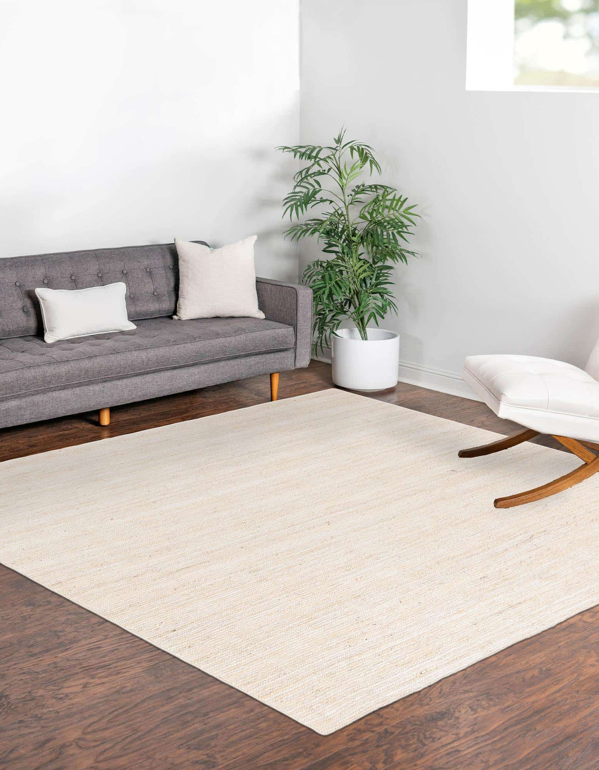 Quadratisch Teppich Braided Jute in Weiss von Hadorn™ - Lifestyle Image