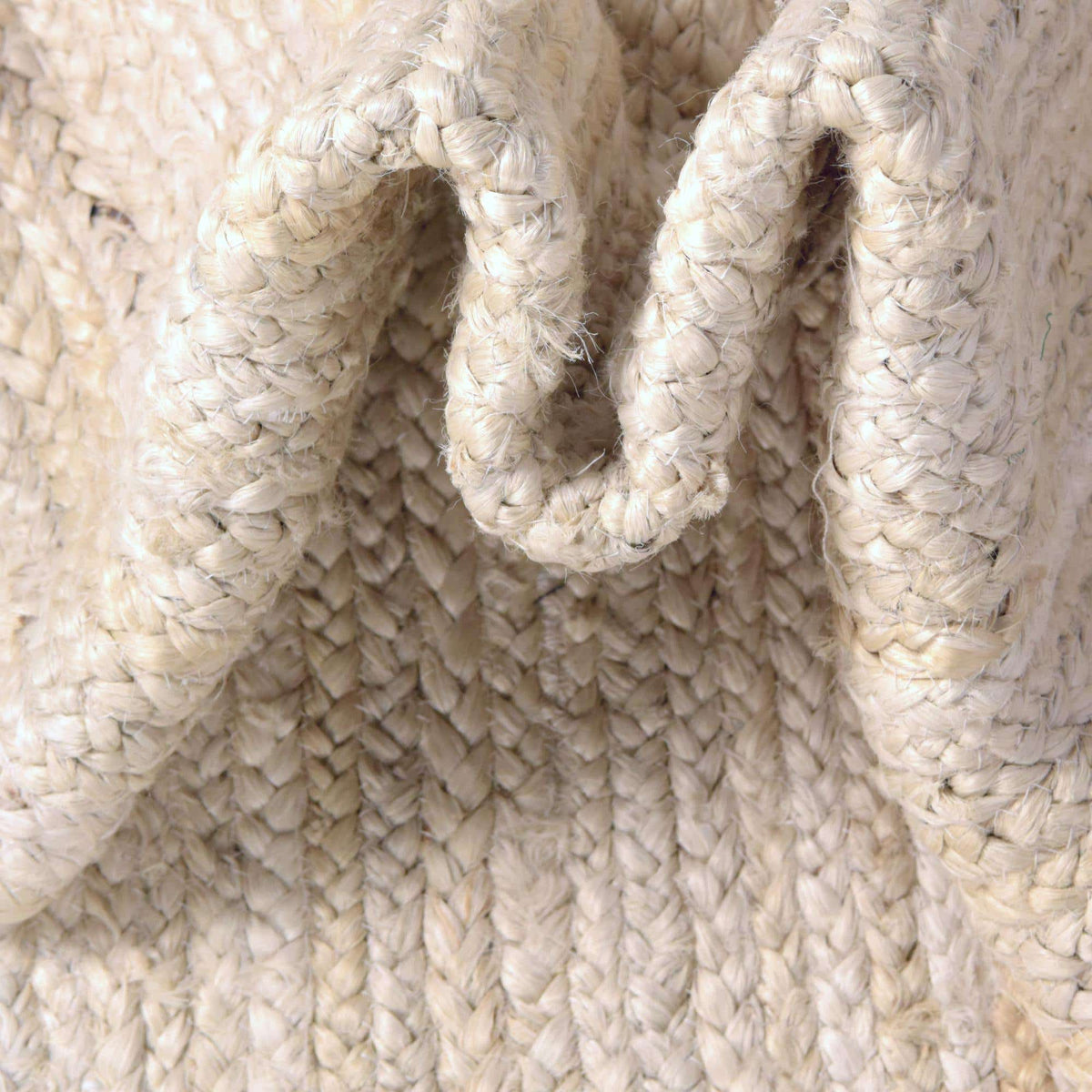 Quadratisch Teppich Braided Jute in Weiss von Hadorn™ - Lifestyle Image